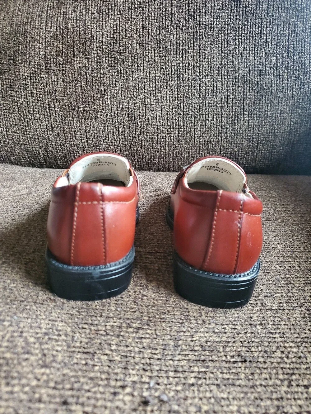 Boy's Classic Brown Slip-On Loafers NEW Size 6 (Little Boy)